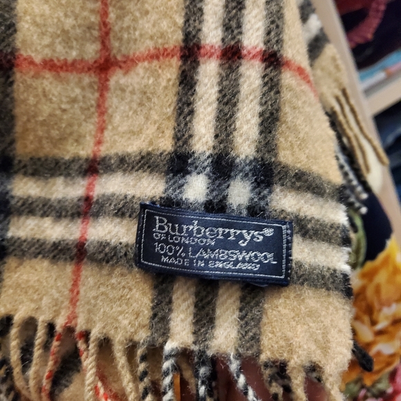 Burberry Scarf - Picture 6 of 10